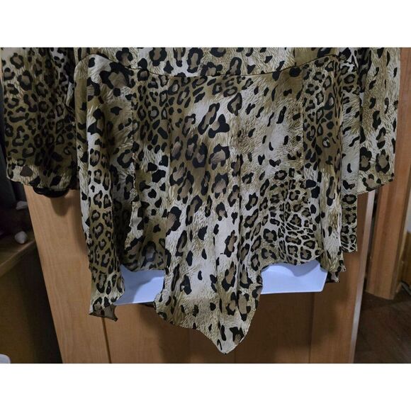 Leopard Print Button-Up Flowy Blouse W 3/4 Sleeves & V-Neck animal mob wife 2x - Picture 10 of 13